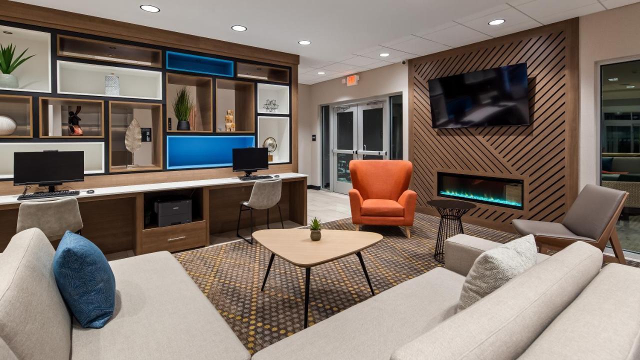 Holiday Inn - Clarksville Northeast By Ihg Exterior photo